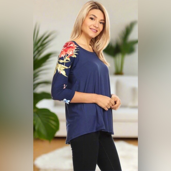 S/M NEW Womens Navy Blue Top, Floral Sleeve 3/4 Sleeve Shirt - Picture 3 of 6